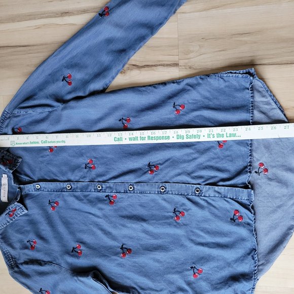 BILLY T Size Small Button Down Denim Shirt Cherry Pattern Blue Red Lyocell - Picture 5 of 11